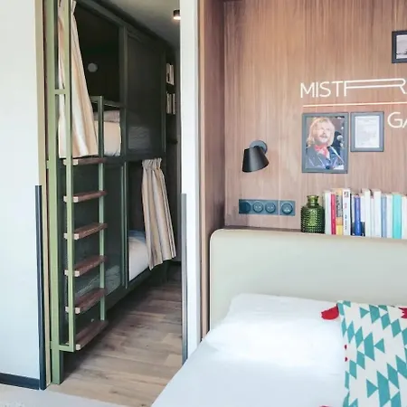 Jost Centre Hostel *