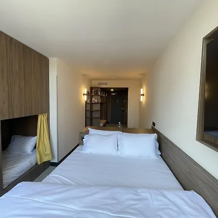 Jost Centre Hostel *